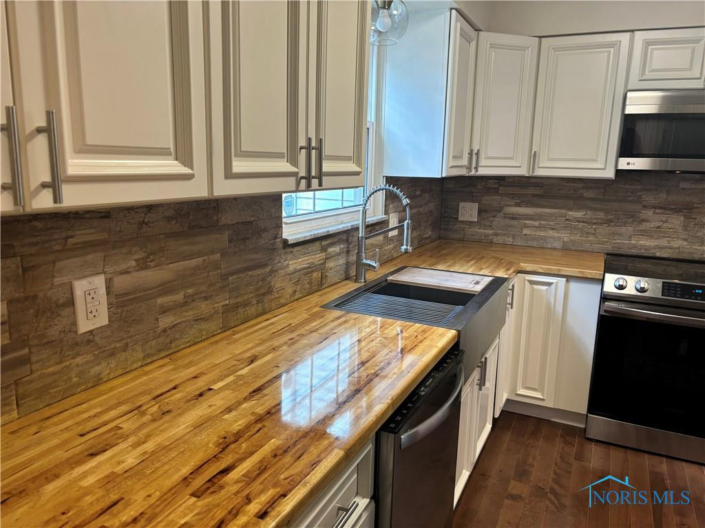 3757 W Alexis Road, 3757