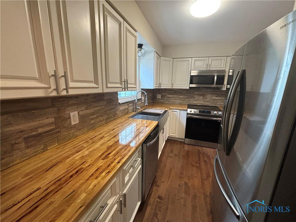 3757 W Alexis Road, 3757