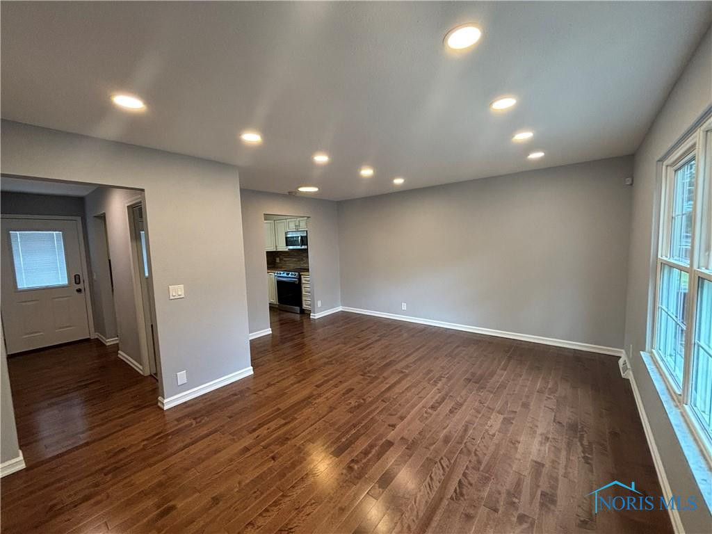3757 W Alexis Road, 3757