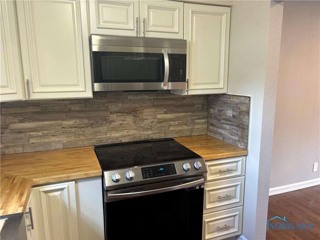 3757 W Alexis Road, 3757
