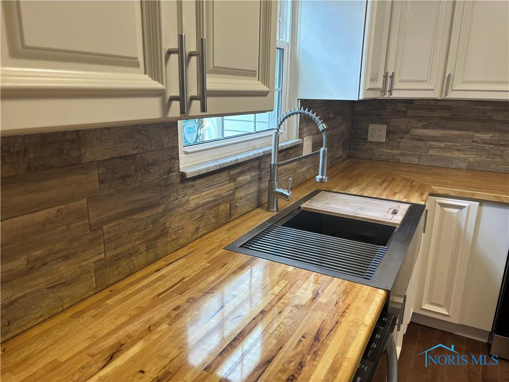 3757 W Alexis Road, 3757