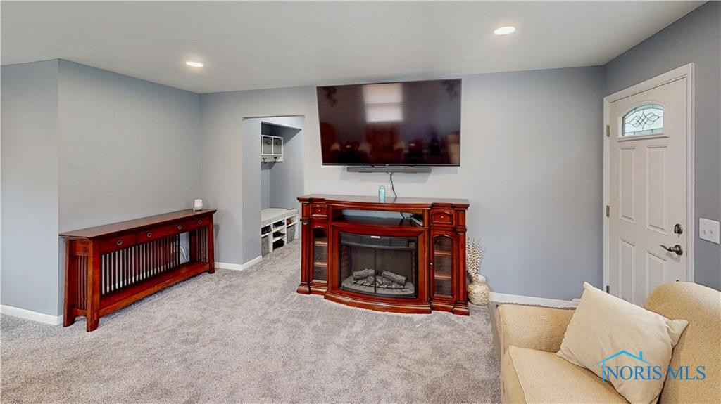 6133 Dellwood Drive