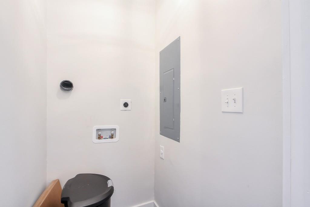 1476 Eason Street NW