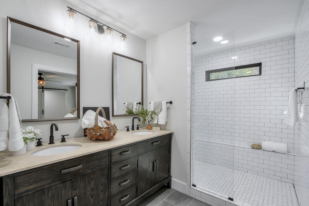 1476 Eason Street NW