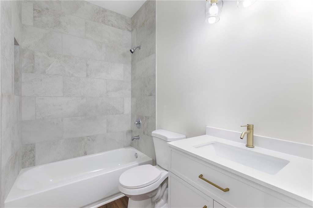 5224 W Mountain Street