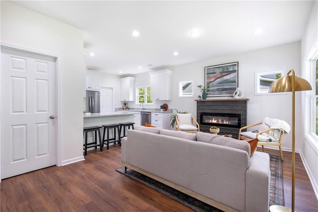 5224 W Mountain Street