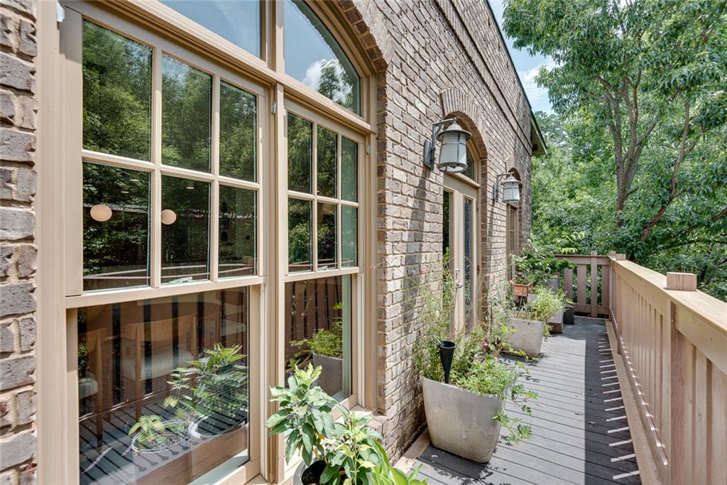 1870 Gordon Manor NE