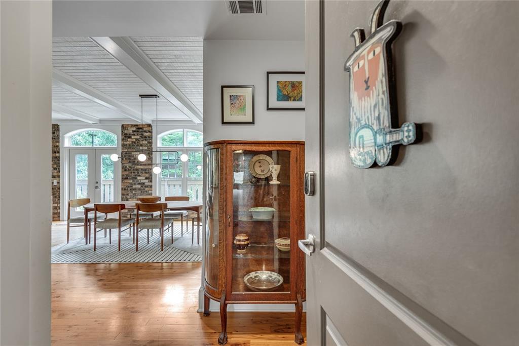 1870 Gordon Manor NE