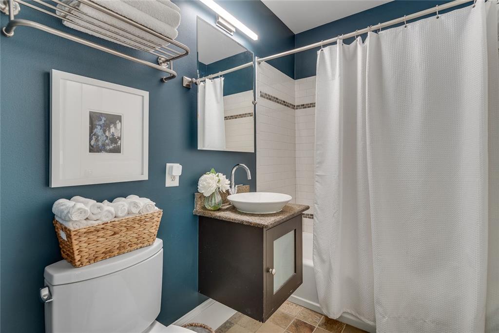 1870 Gordon Manor NE