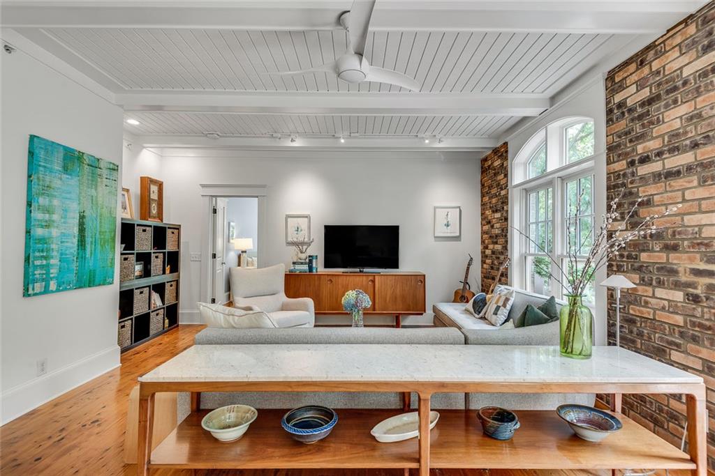 1870 Gordon Manor NE