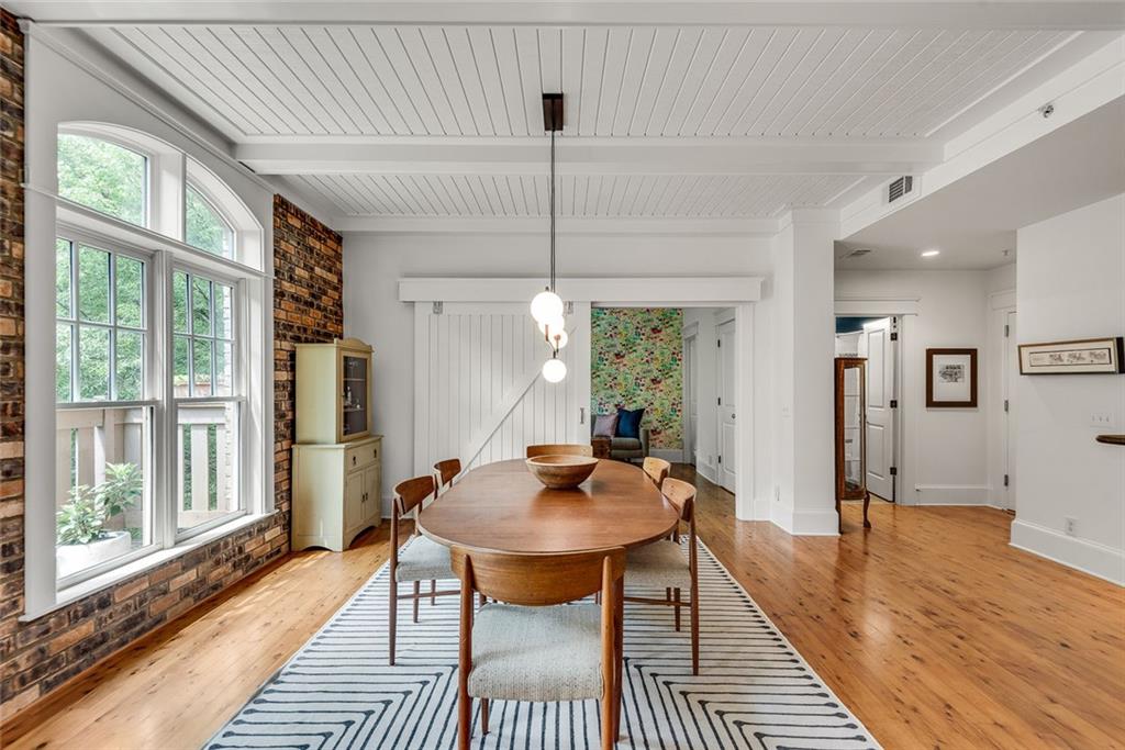 1870 Gordon Manor NE