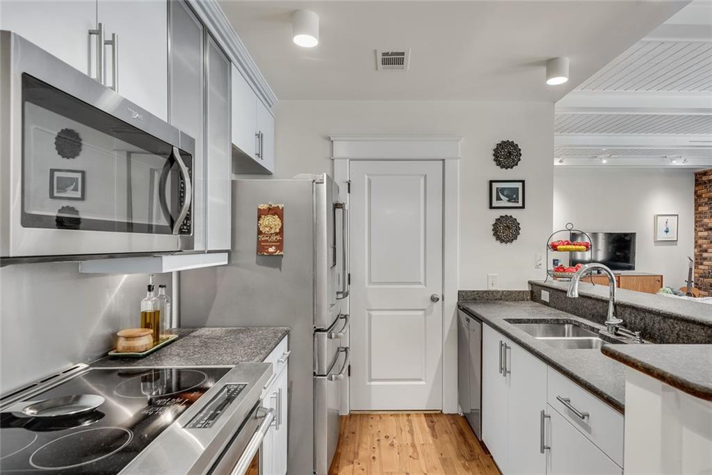 1870 Gordon Manor NE