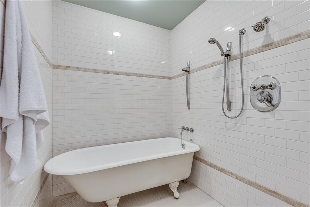 1870 Gordon Manor NE