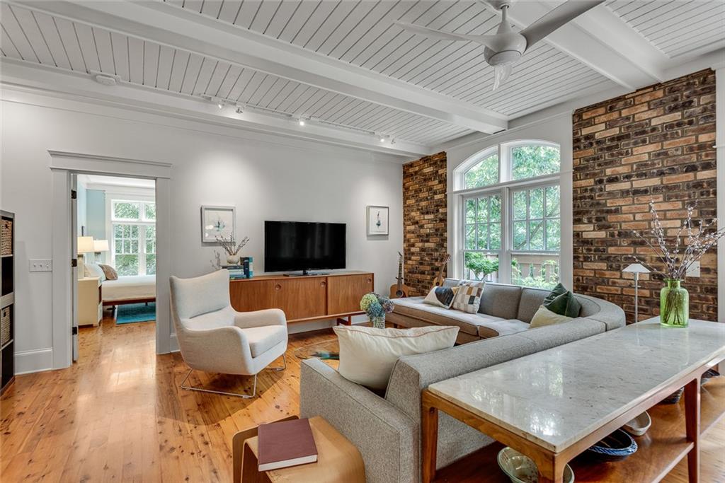 1870 Gordon Manor NE