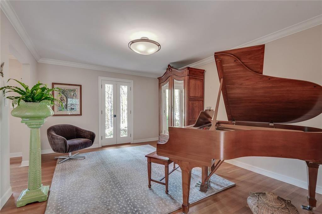 430 River Valley Road NW