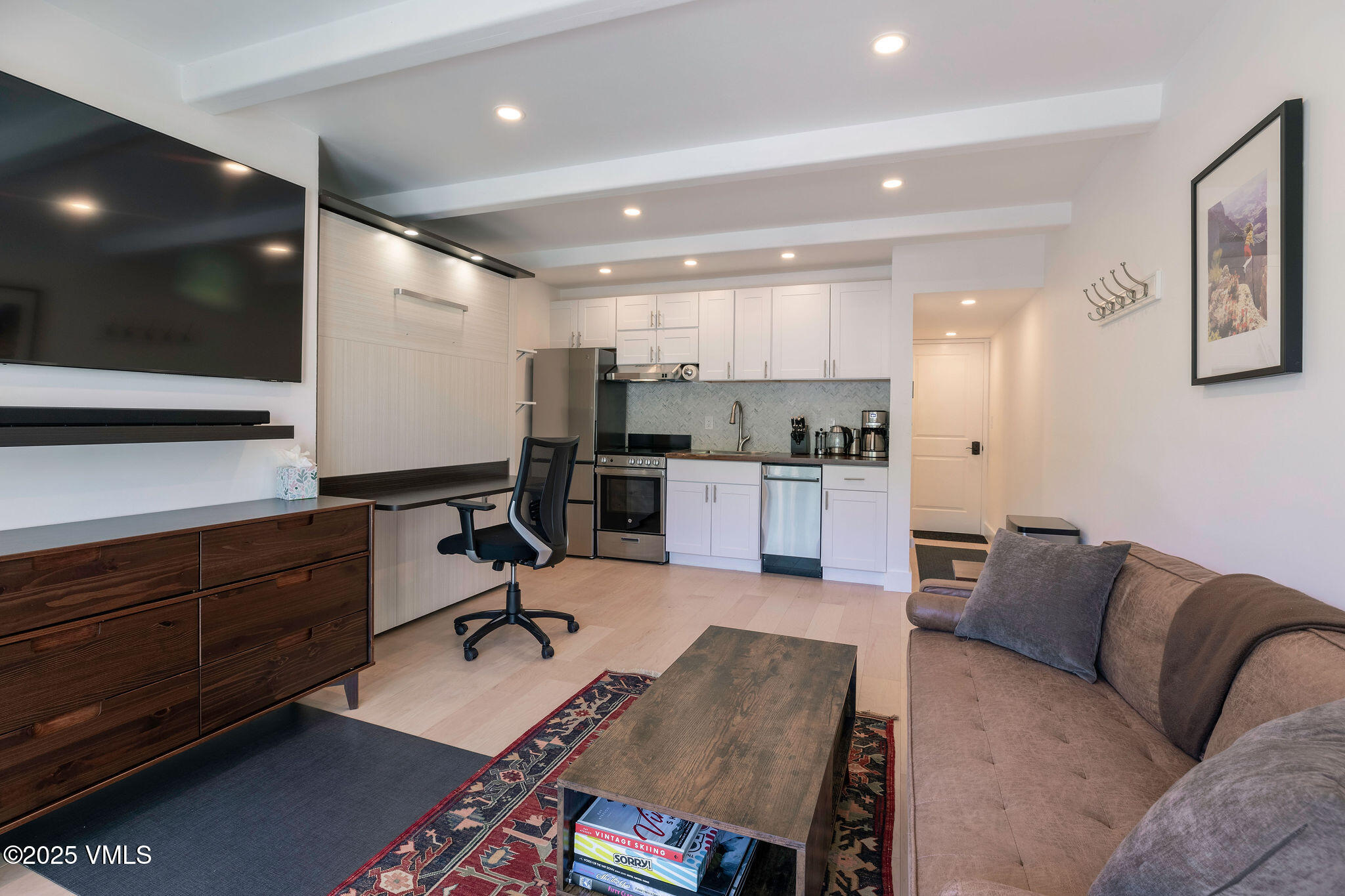 508 E Lionshead Circle, 214