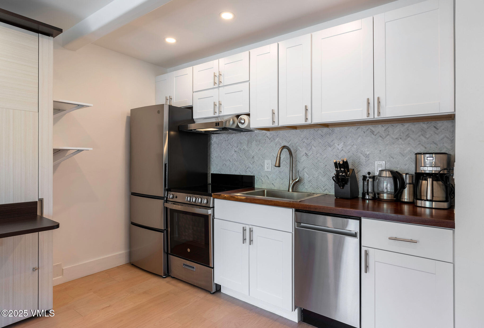 508 E Lionshead Circle, 214