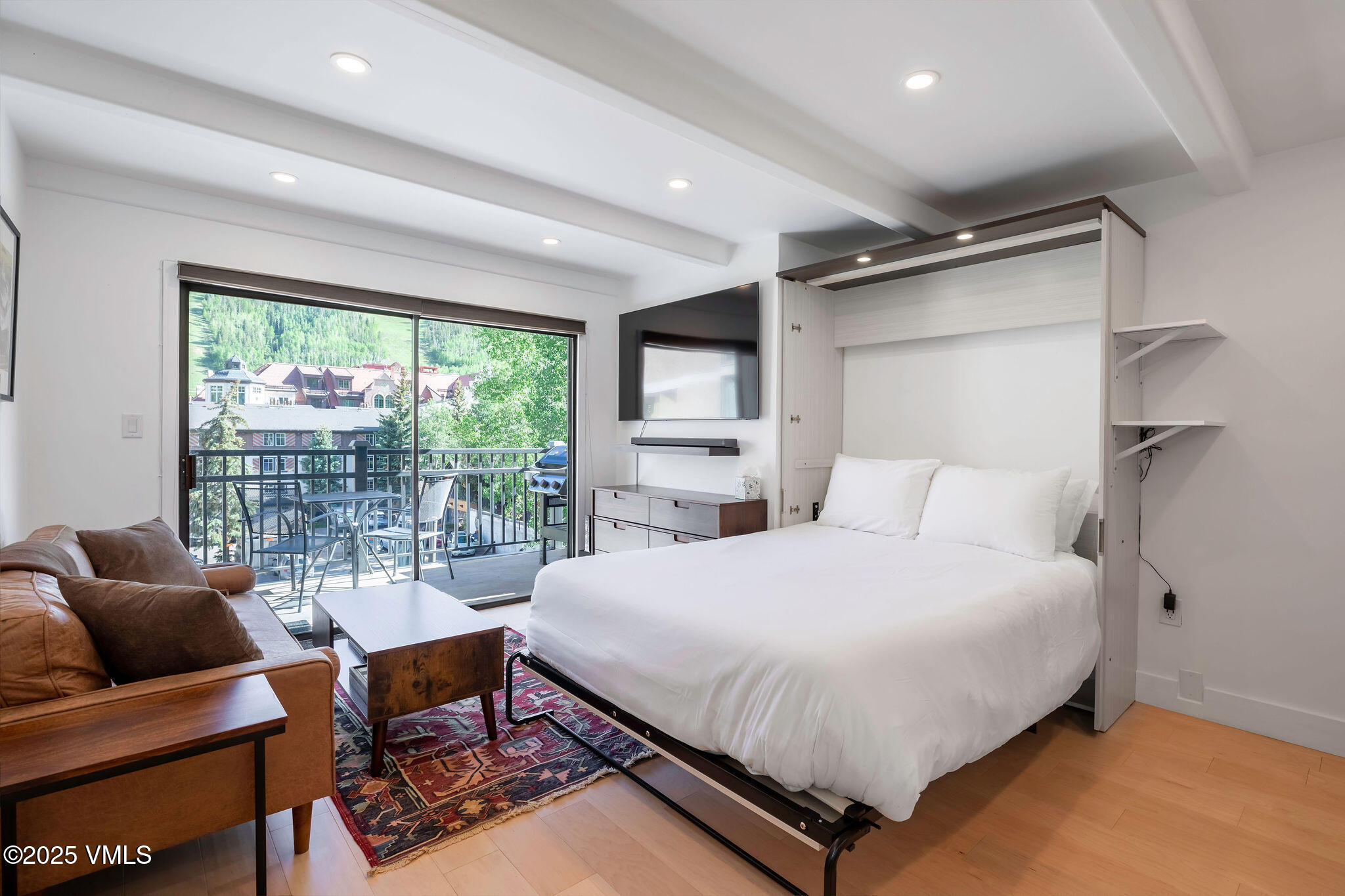 508 E Lionshead Circle, 214