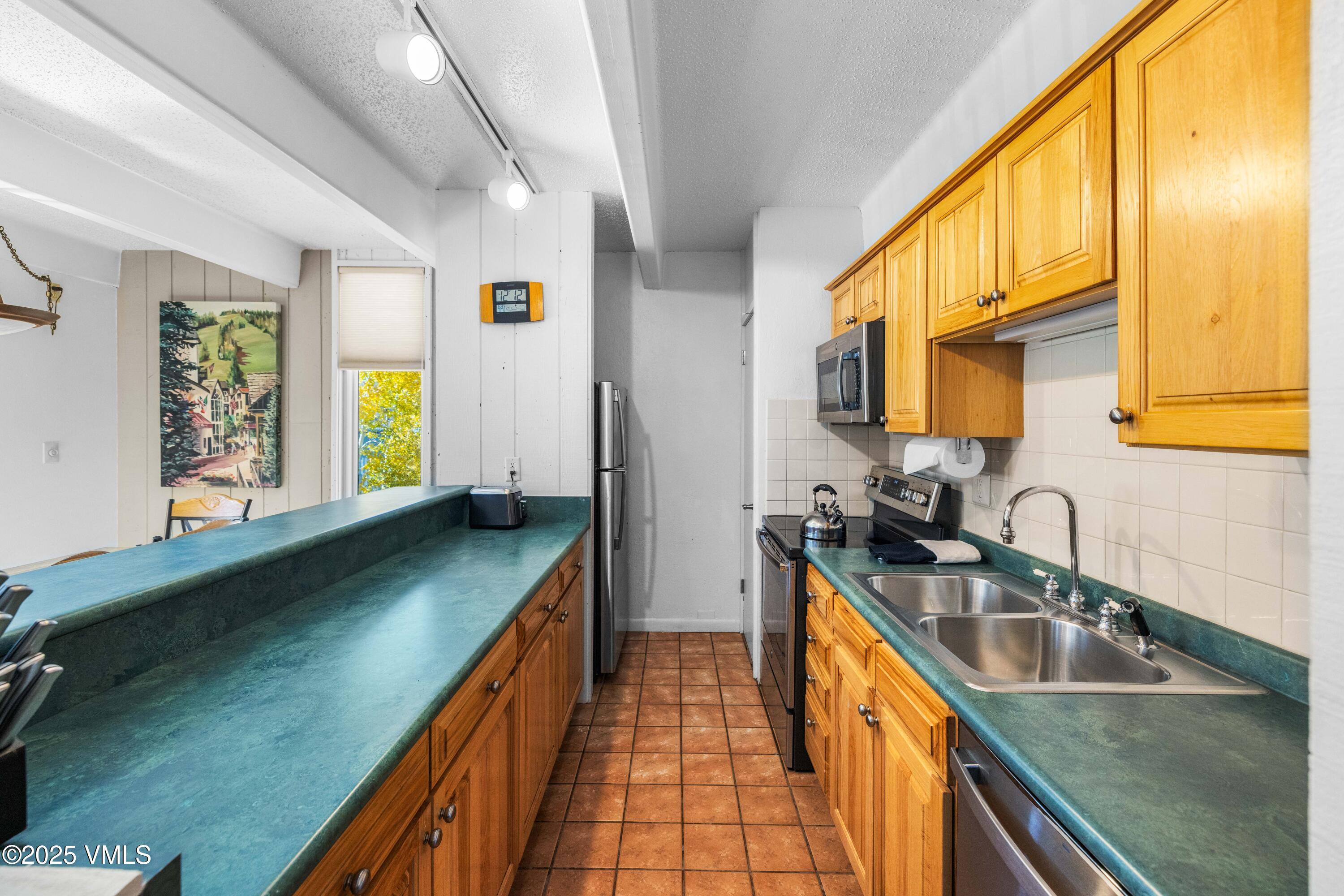 508 E Lionshead Circle 211/Weeks 15/16/17