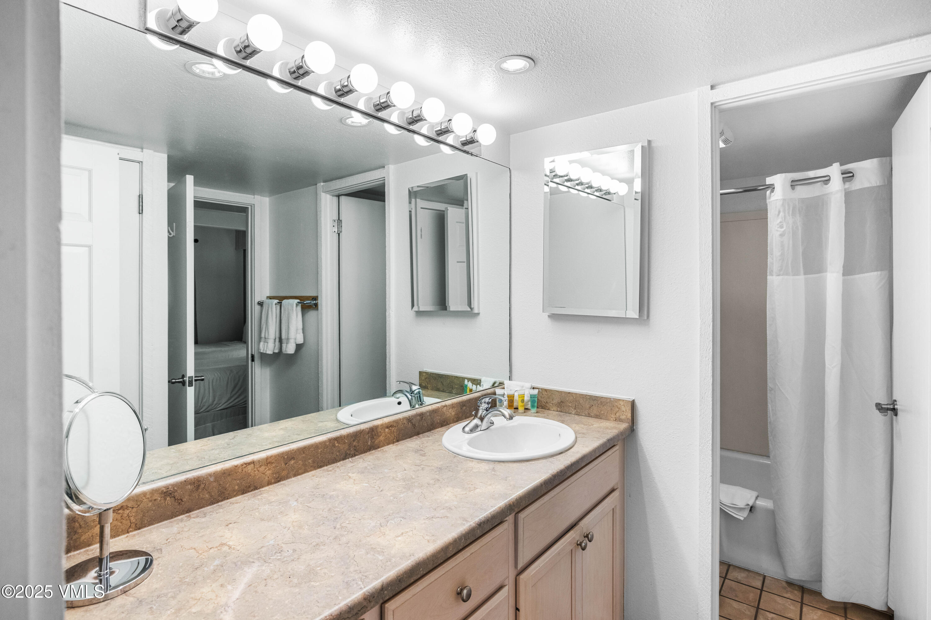 508 E Lionshead Circle 211/Weeks 15/16/17