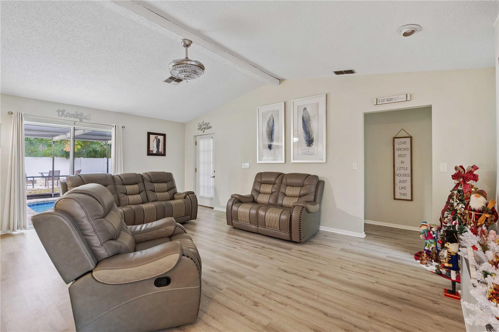 10207 HAYWARD RD