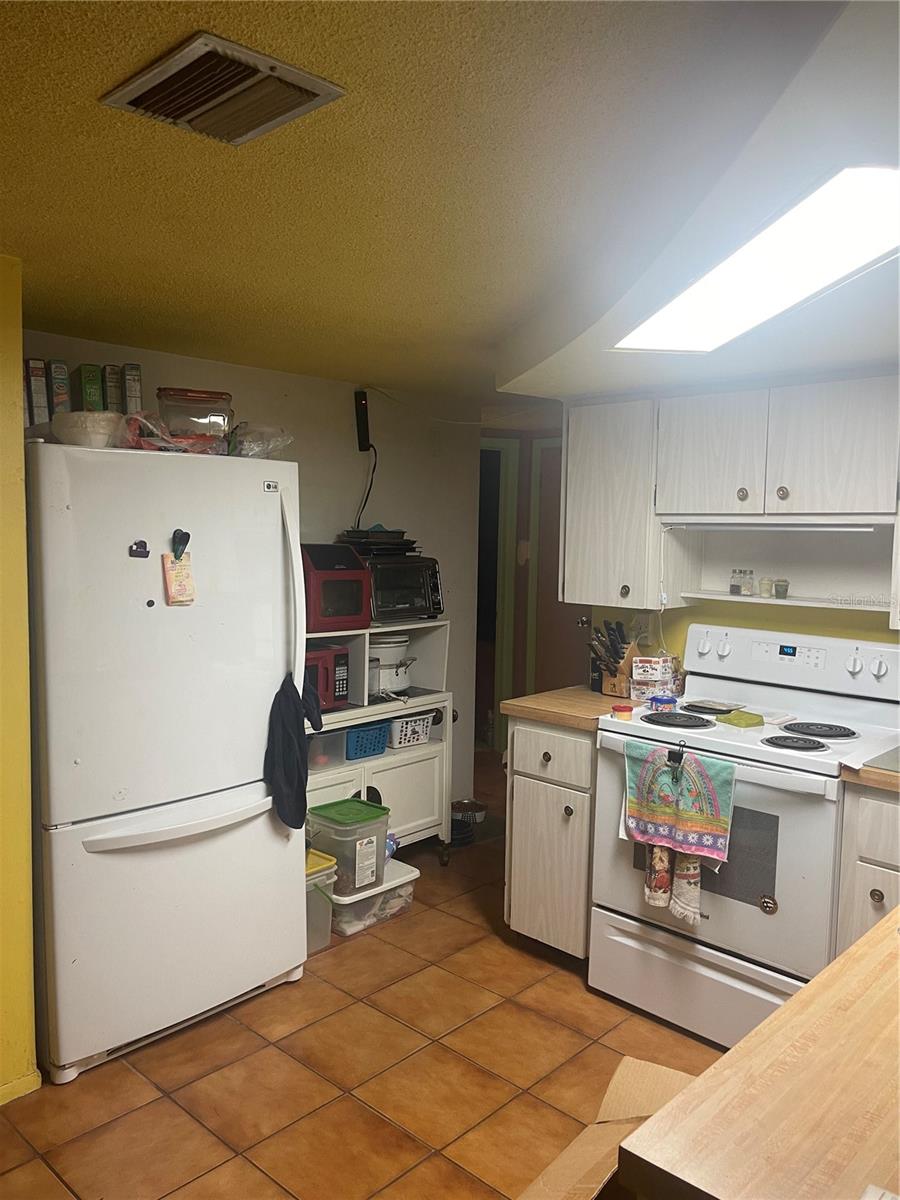 9030 HUNT CLUB LN