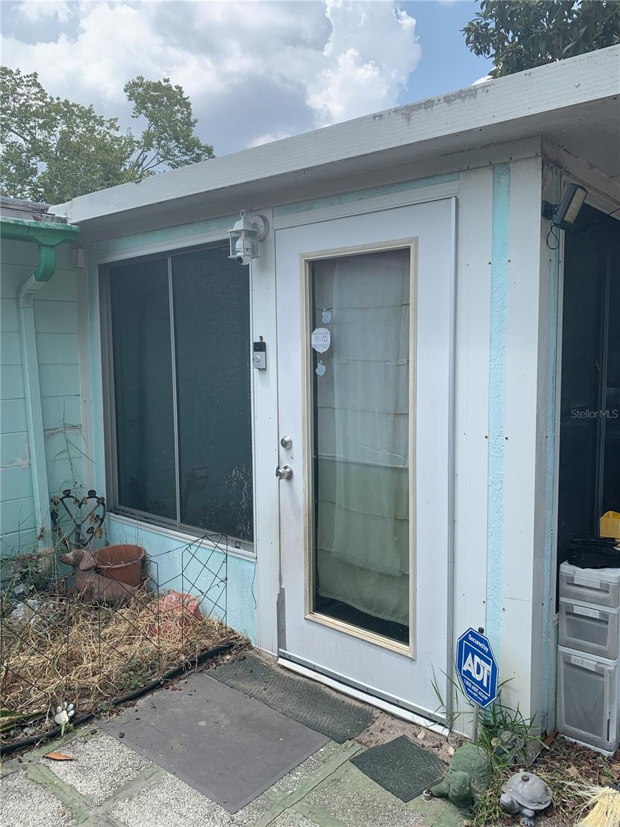 9030 HUNT CLUB LN