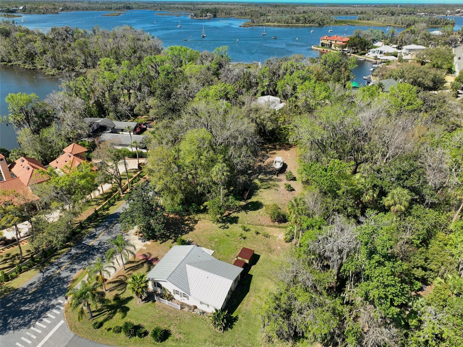 1149 SE KINGS BAY DR