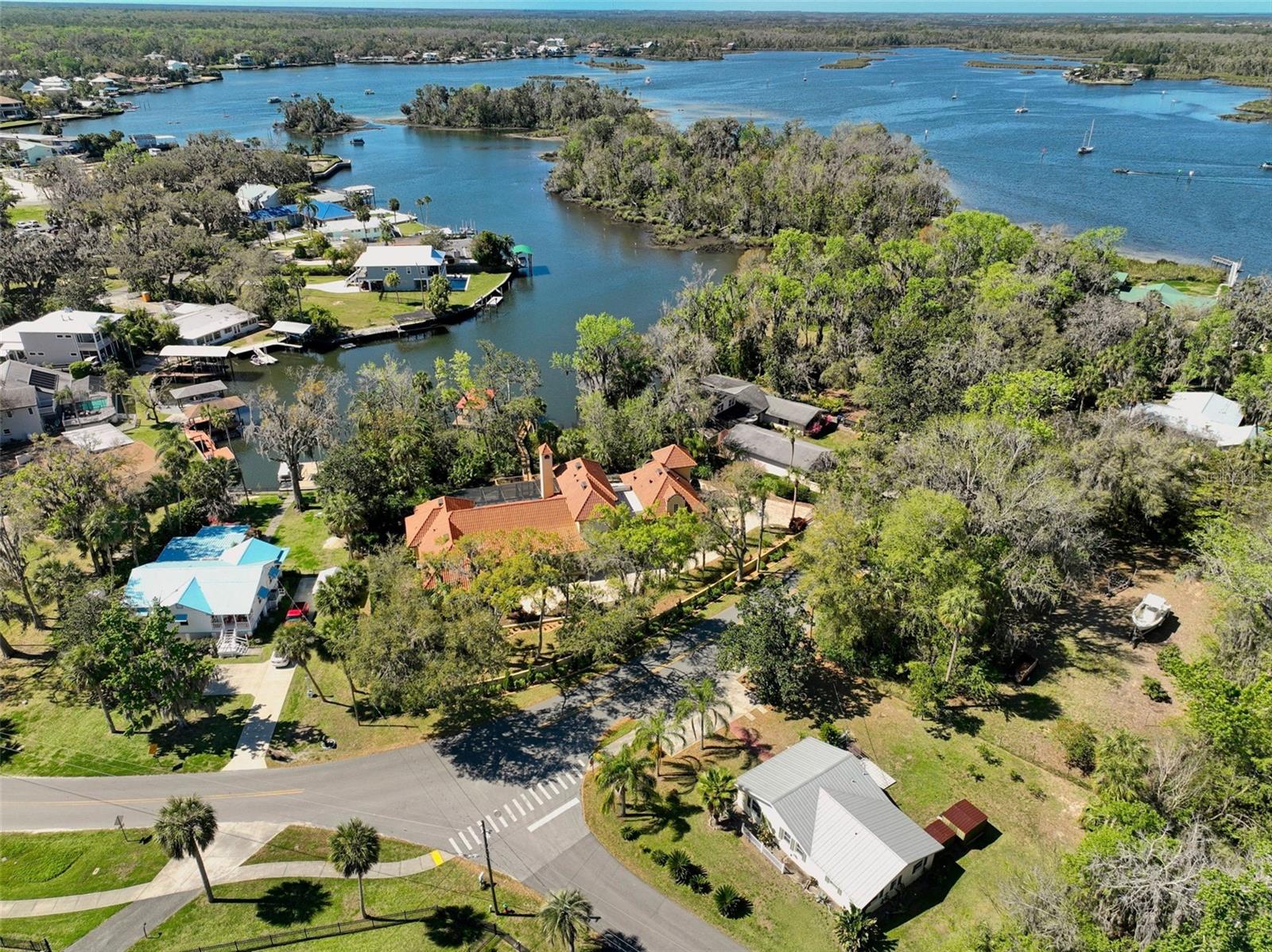 1149 SE KINGS BAY DR