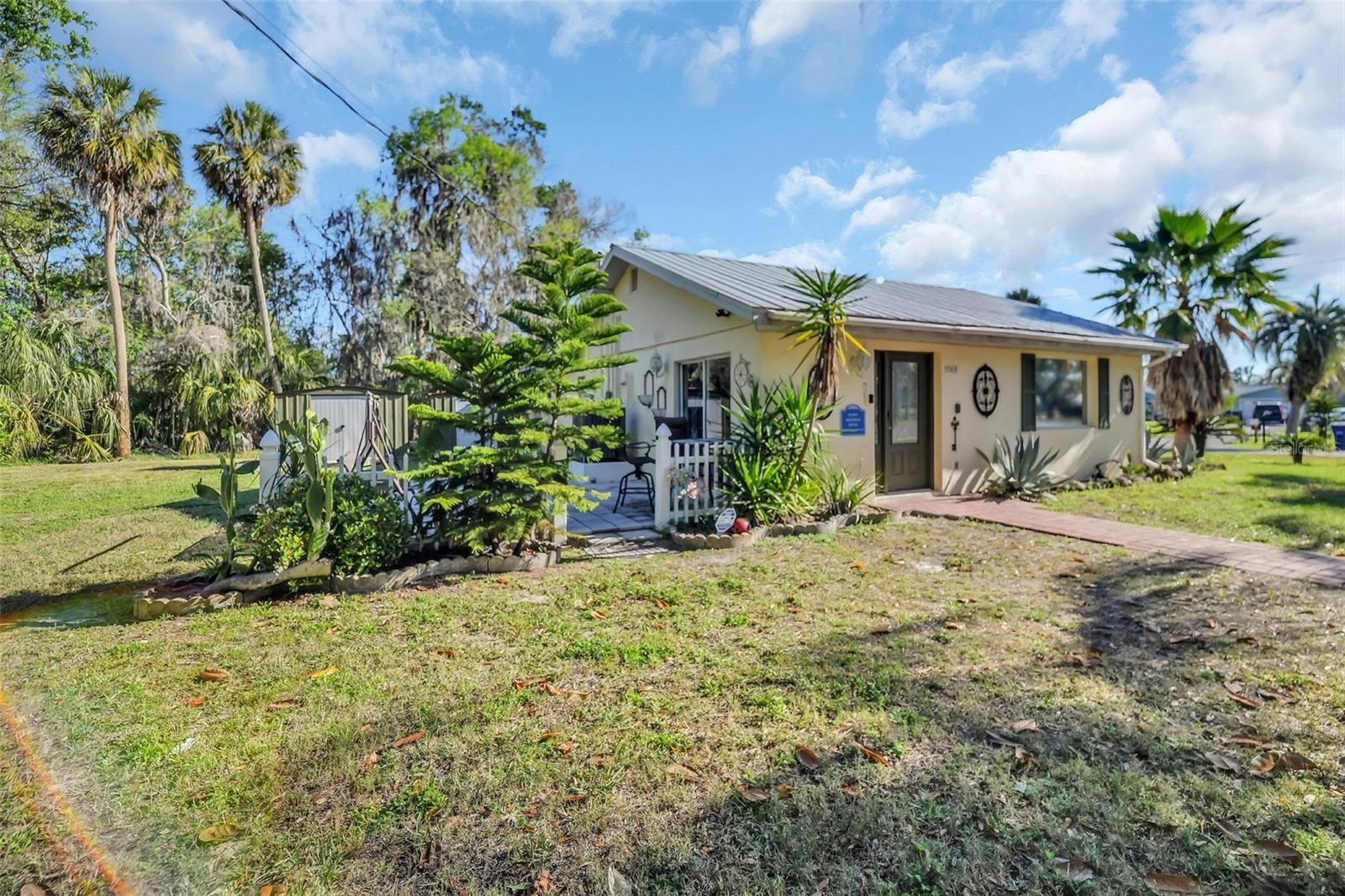 1149 SE KINGS BAY DR