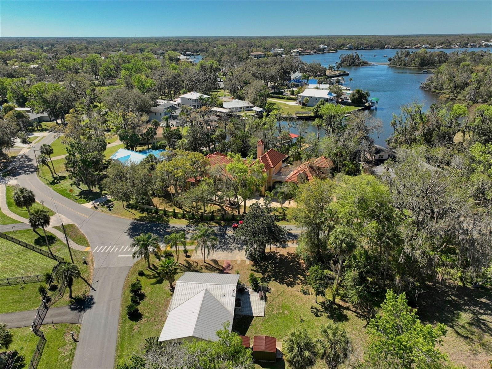 1149 SE KINGS BAY DR