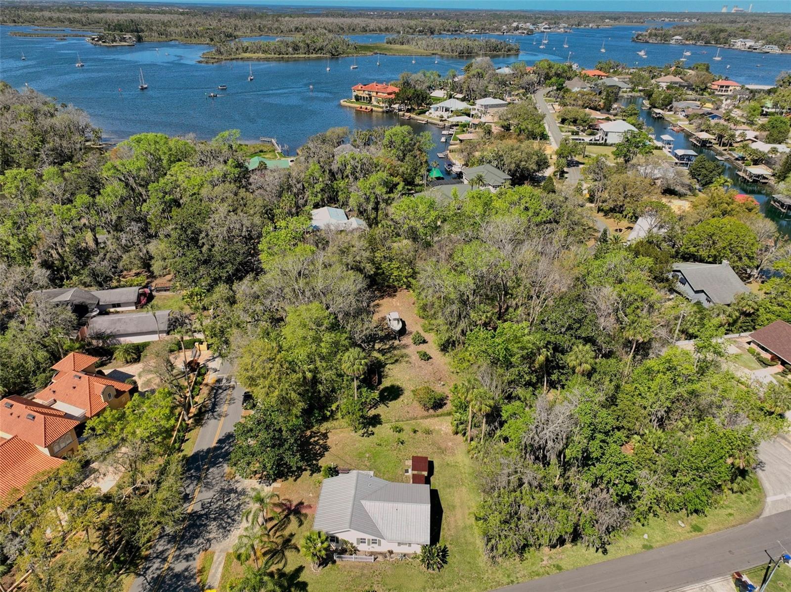 1149 SE KINGS BAY DR