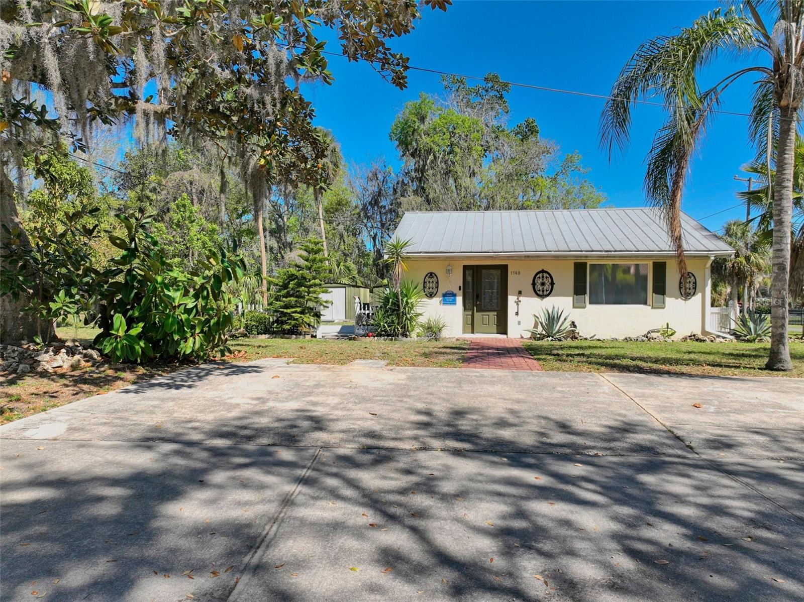 1149 SE KINGS BAY DR