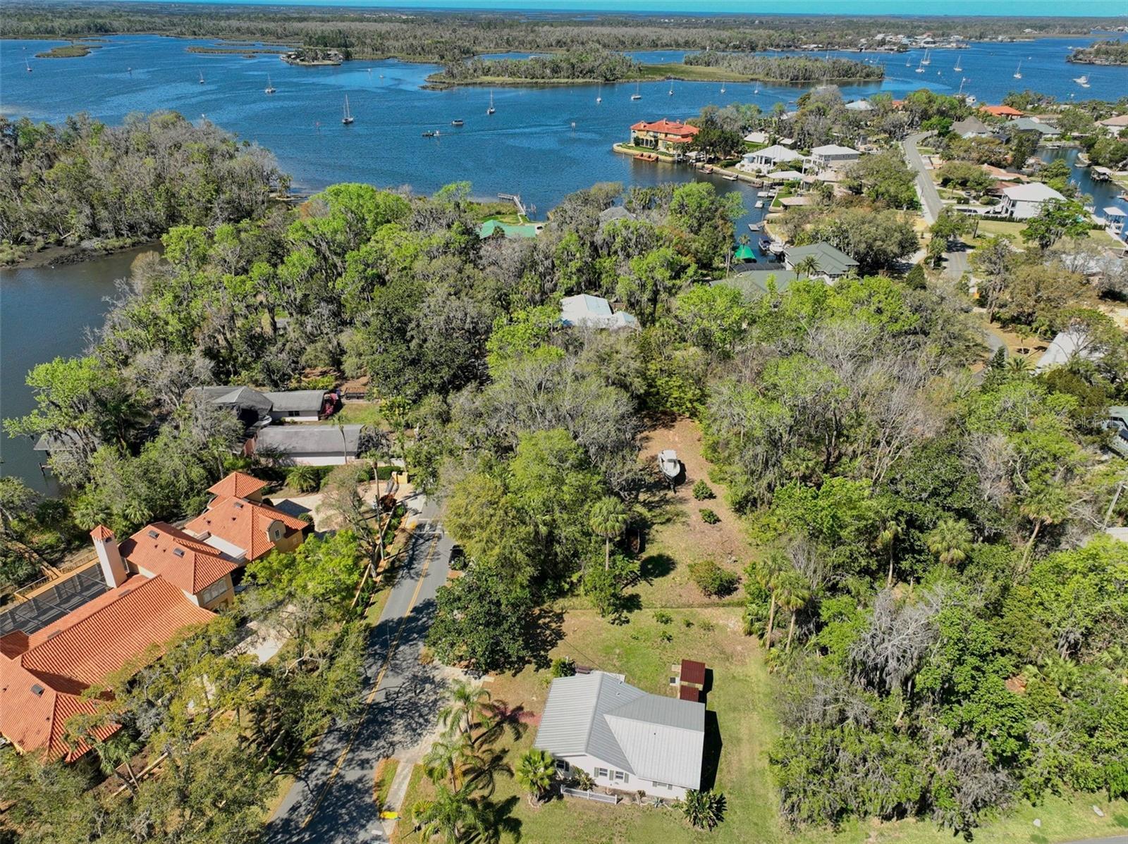1149 SE KINGS BAY DR