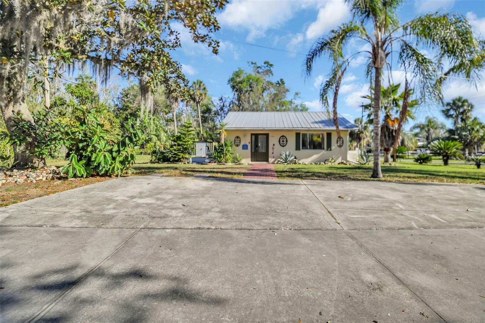 1149 SE KINGS BAY DR