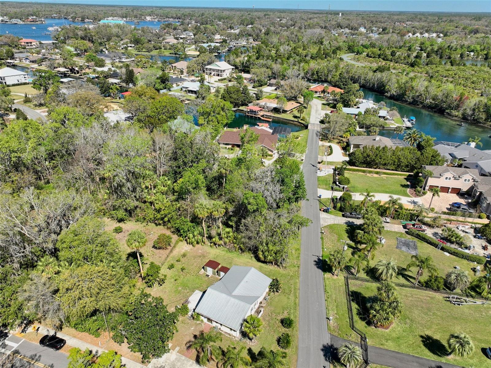 1149 SE KINGS BAY DR