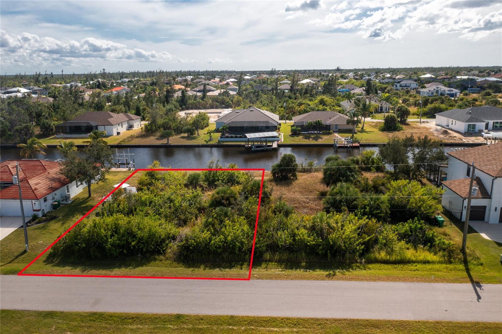 15882 VISCOUNT CIRCLE