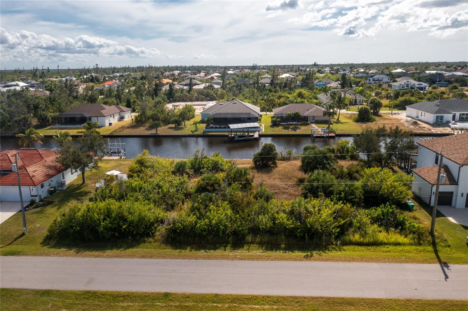 15882 VISCOUNT CIRCLE