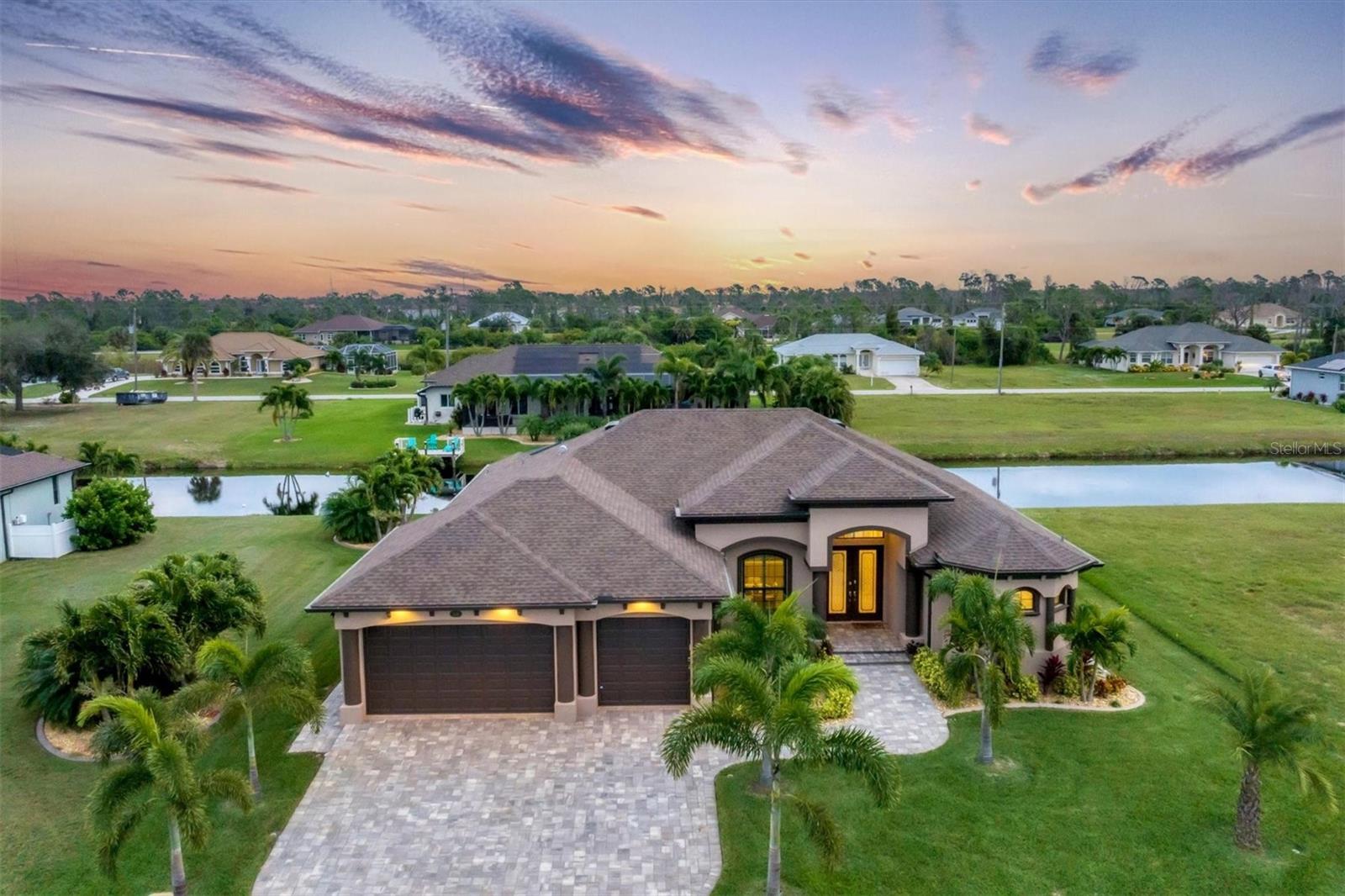 206 W PINE VALLEY LANE