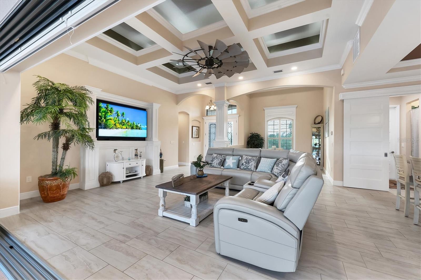 206 W PINE VALLEY LANE