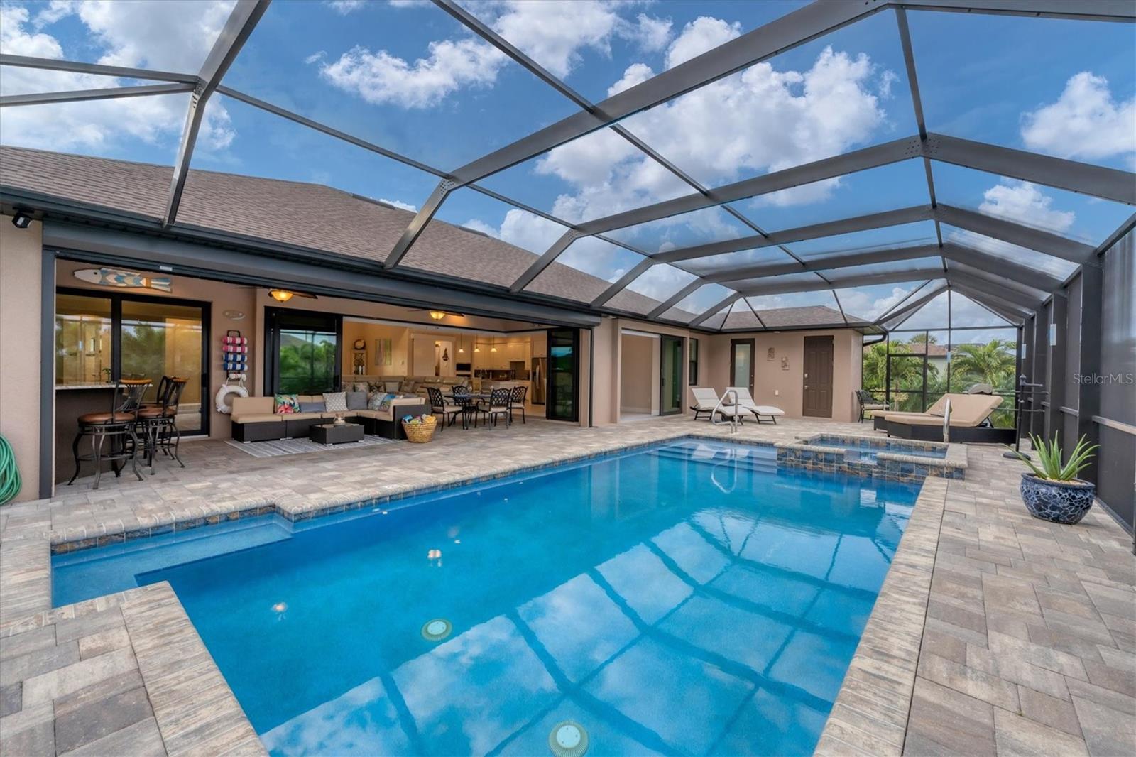 206 W PINE VALLEY LANE