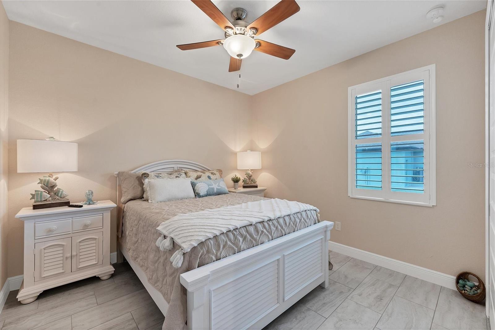 206 W PINE VALLEY LANE