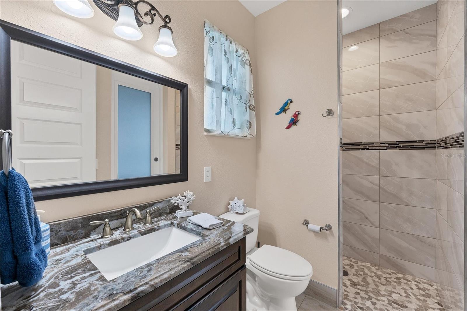 206 W PINE VALLEY LANE