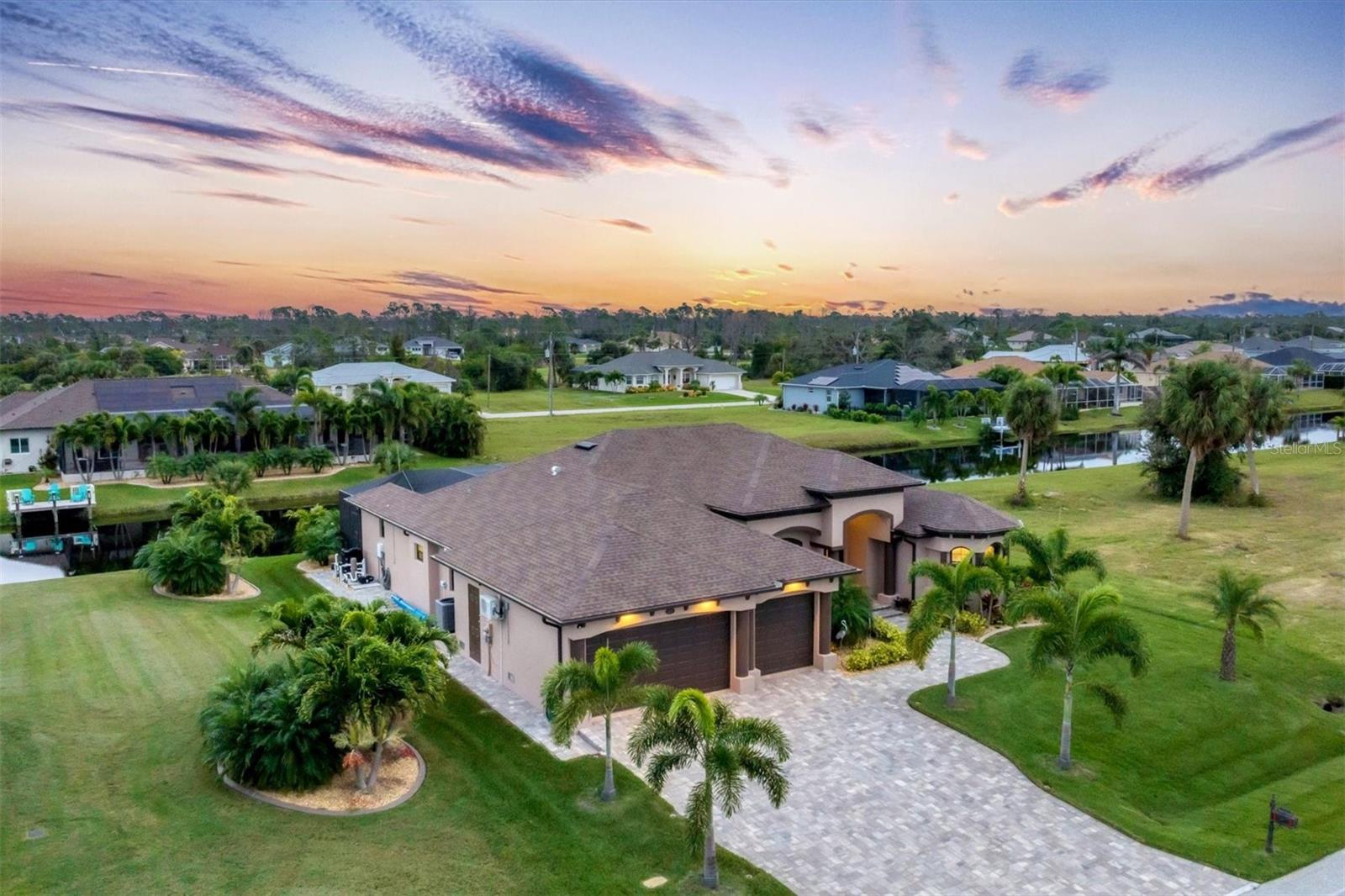 206 W PINE VALLEY LANE