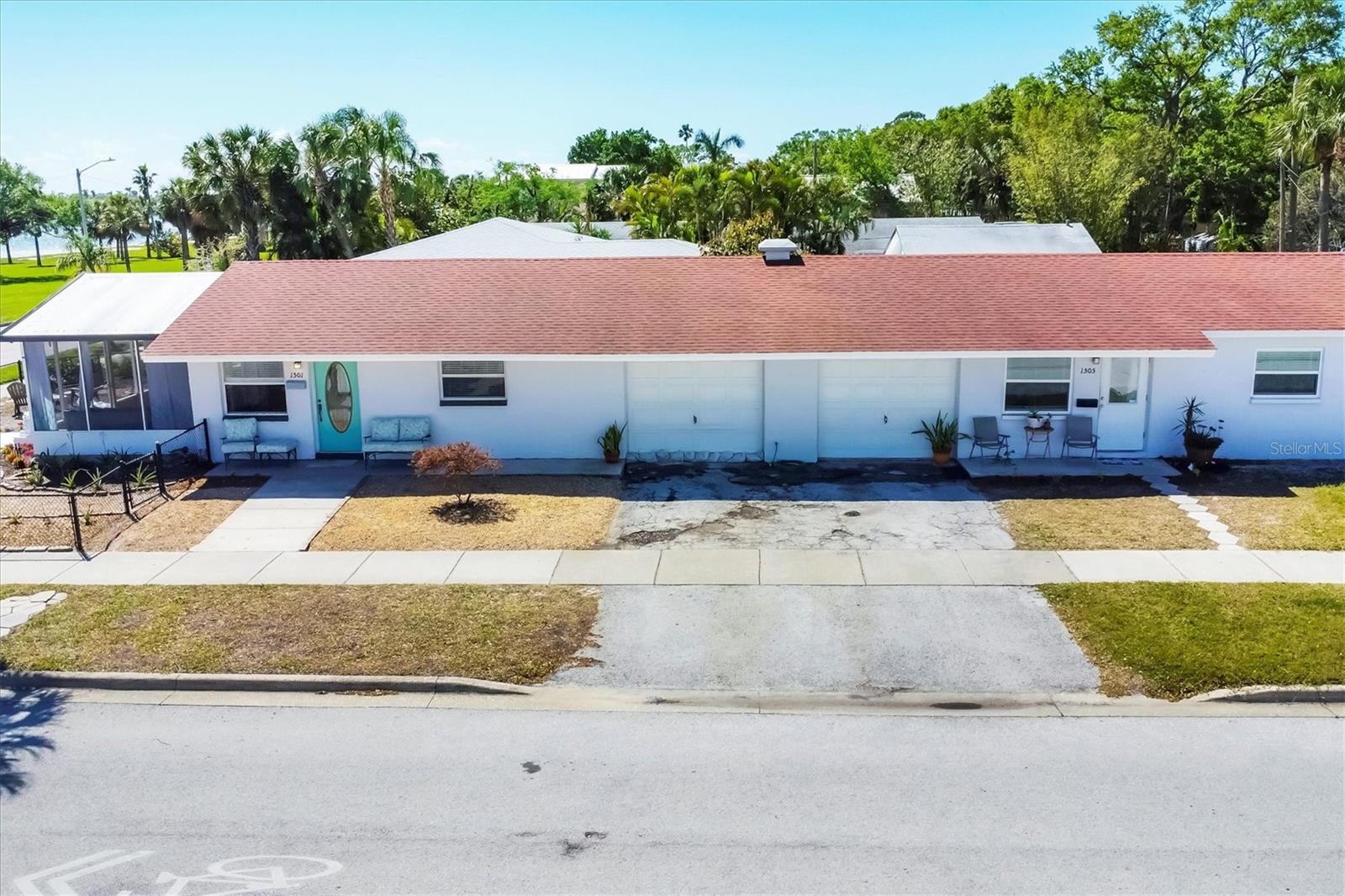1501 BEACH DR SE