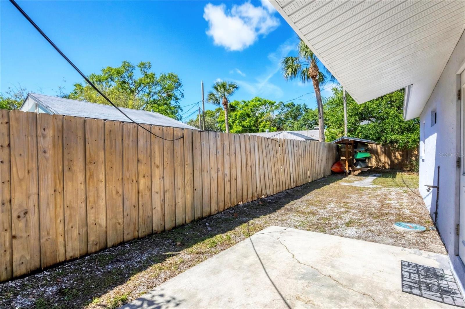 1501 BEACH DR SE