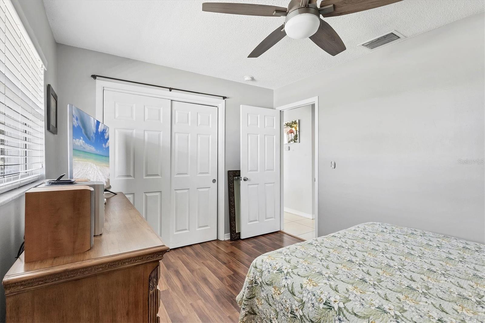 1501 BEACH DR SE
