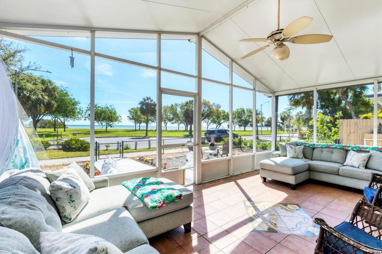 1501 BEACH DR SE