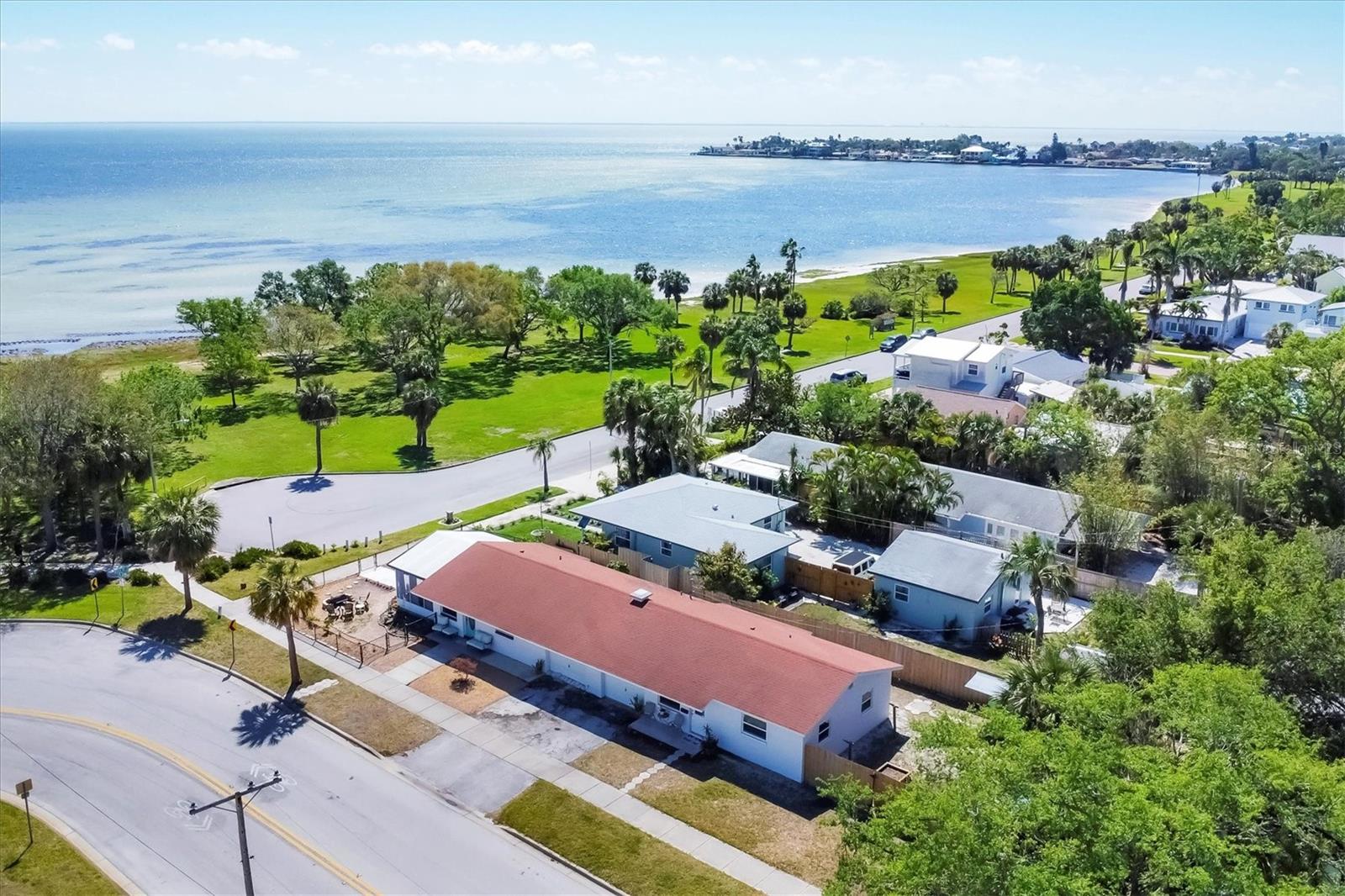 1501 BEACH DR SE