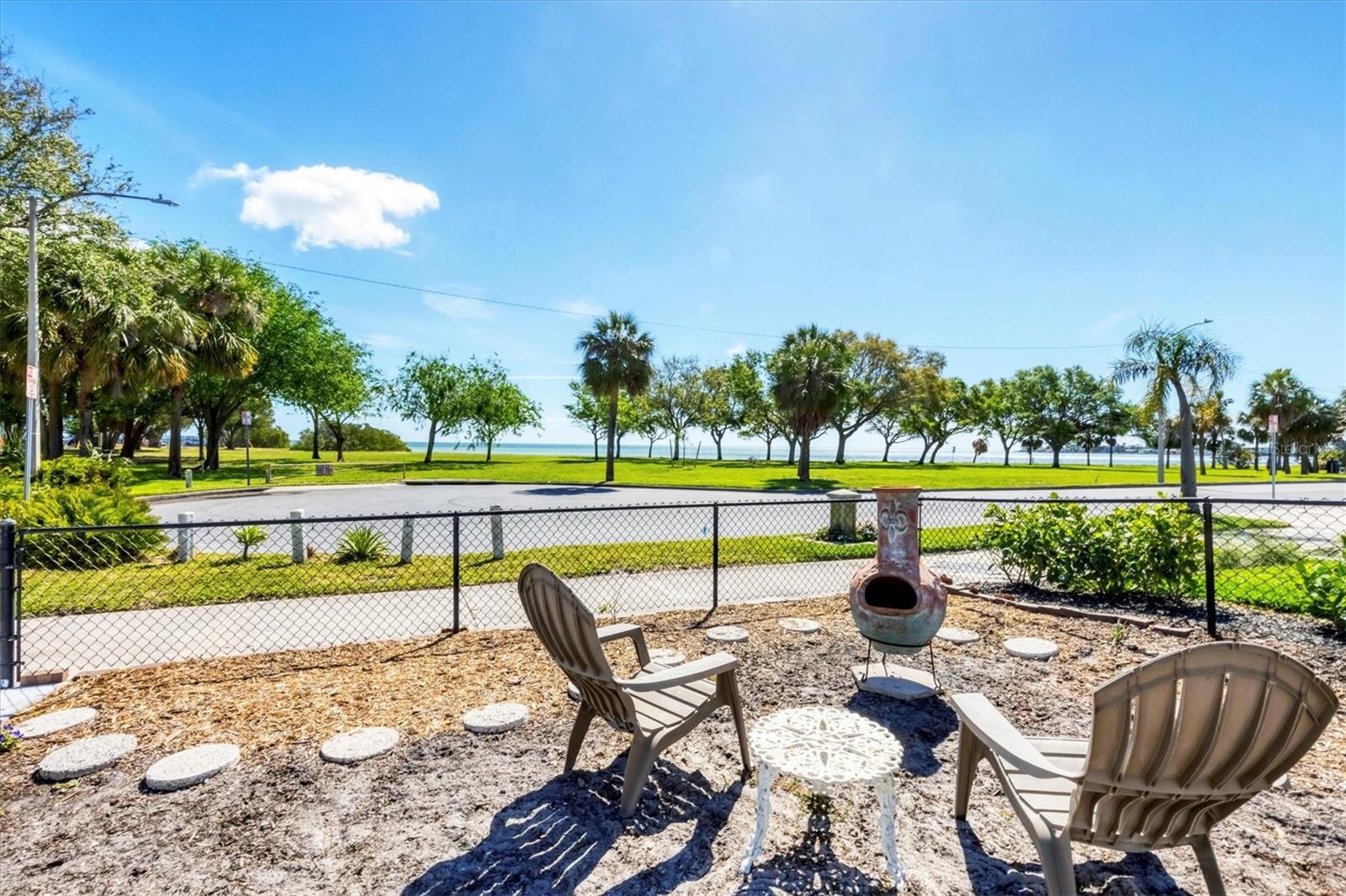 1501 BEACH DR SE